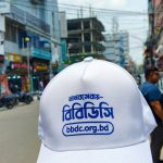 শ্রমজীবীদের মাঝে ক্যাপ বিতরণ