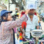 শ্রমজীবীদের মাঝে ক্যাপ বিতরণ