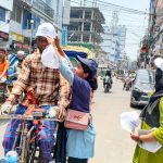 শ্রমজীবীদের মাঝে ক্যাপ বিতরণ