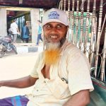 শ্রমজীবীদের মাঝে ক্যাপ বিতরণ